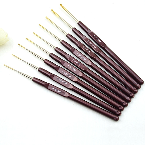 Маленький плетеный крючок для вязания