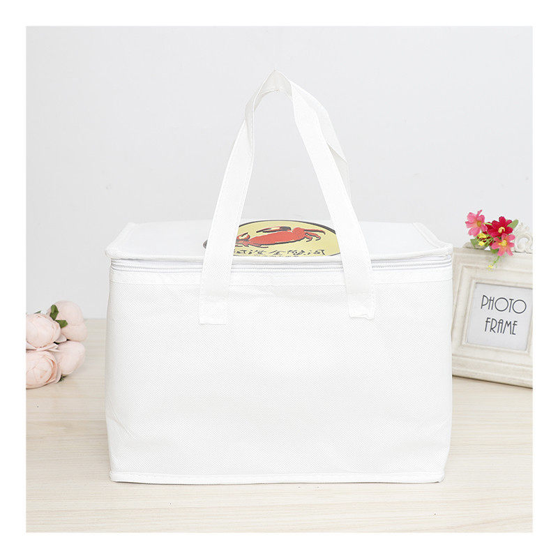 New creative non-woven bento bag tin foil aluminum foil insulation bag oblique cross hand carry ice pack lunch box bag direct sales