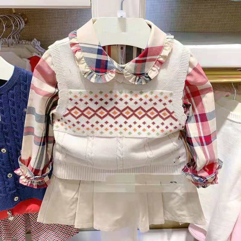 2021 New girl in autumn 2021 childhood fashion yang pattern butterfly knit knit vest