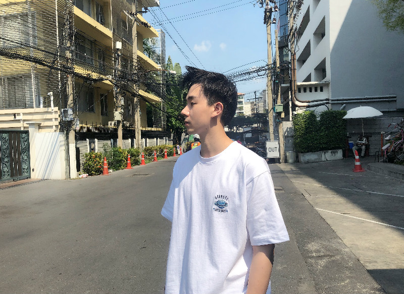 Ông Fang inch phiên bản Hàn Quốc của bé trai trắng in áo thun oversize nam thanh niên ngắn tay xu hướng áo thun nam cổ tròn