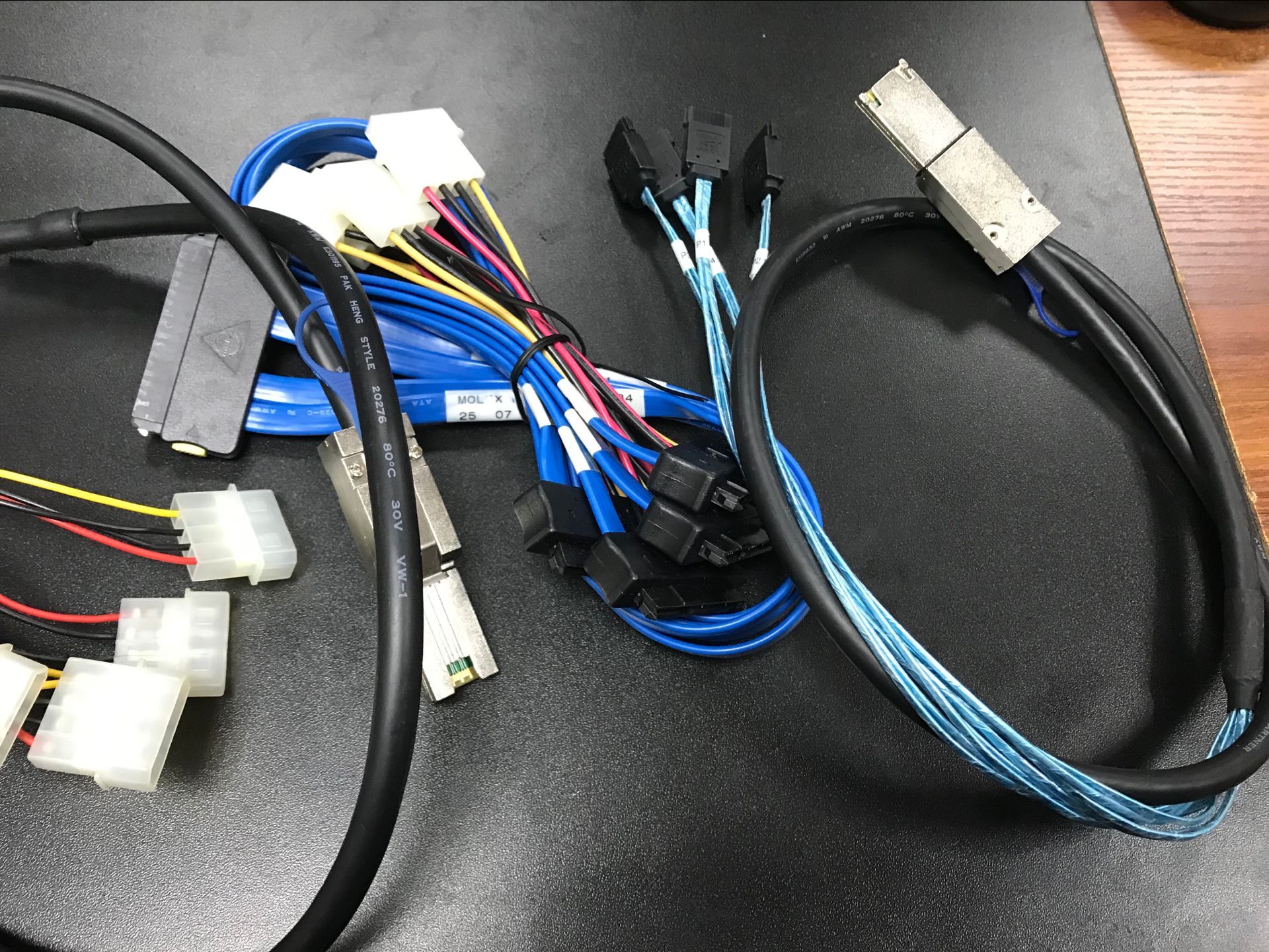 8088-4SAS 4SATA ​​8484-4SAS cable