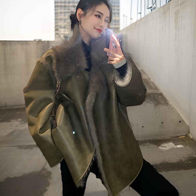2026 Winter New Style Fur Integrated Reversible Faux Fox Dyed Pointed Fur Coat for Women, Young and Fashionable Fur Coat 2026 Winter New Style Fur Integrated Reversible Faux Fox Dyed Pointed Fur Coat for Women, Young and Fashionable Fur Coat