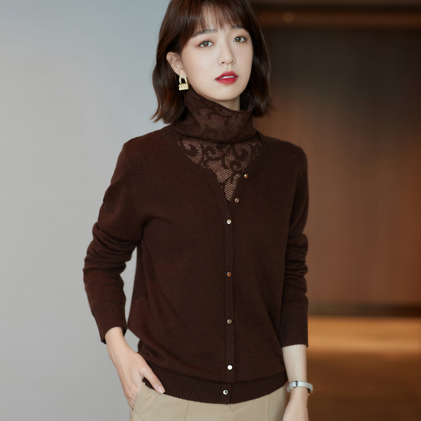 Delicious and luxurious skin and easy to wear the level of elegant lady fake two pieces of knitted lace soft glutinous women