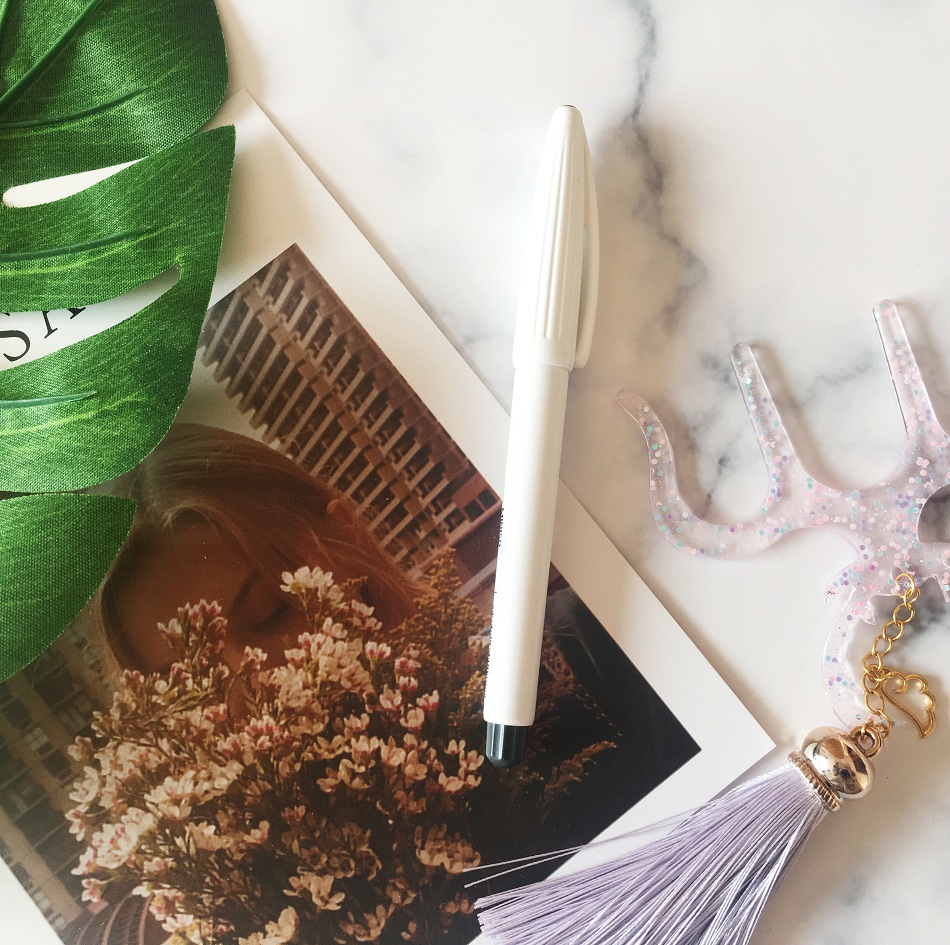 Water-based pen signature fiber pen seductive pen practice the character in the pen