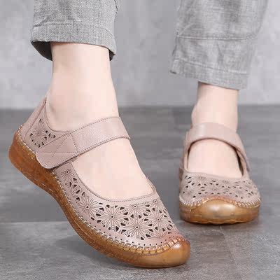 Leather comfortable soft-soled ethnic-style women's shoes, cowhide hollowed-out flat sandals for mothers, and cool leather shoes for middle-aged and elderly people