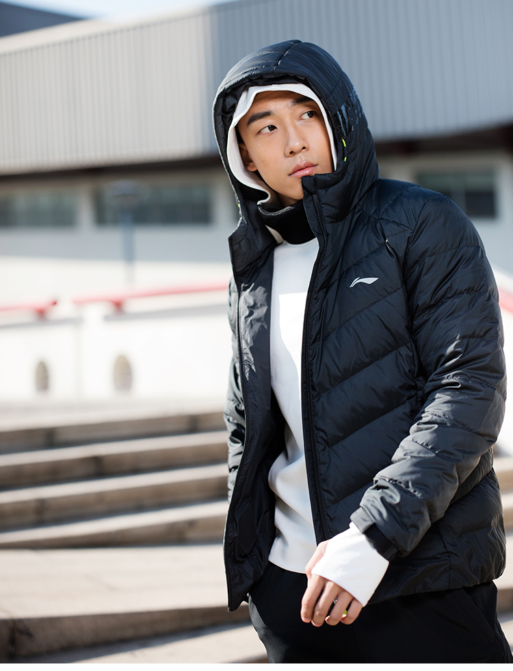 Li Ning ngắn xuống áo khoác nam đào tạo gió và độ ẩm để giữ ấm 80% vịt trắng xuống thể thao áo khoác phao dáng dài
