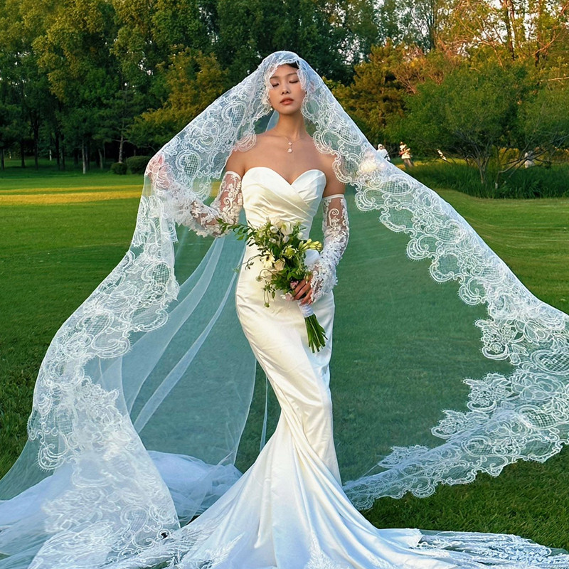 Absolutely stunning! this vintage-inspired lace veil with  display picture 1