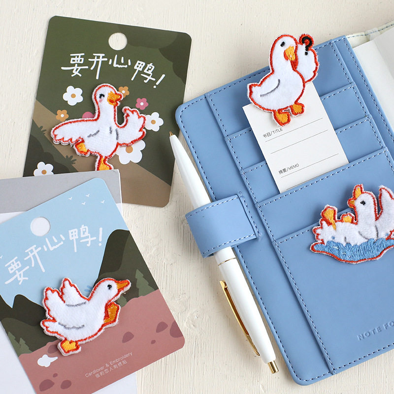 Dash Duck Cartoon Embroidered Cloth with Shoulder Bag Diy Decoration Sticker Handbill Stickers Mobile Phone Pad Shell Sticker Self-Stick Breaking Hole Patch