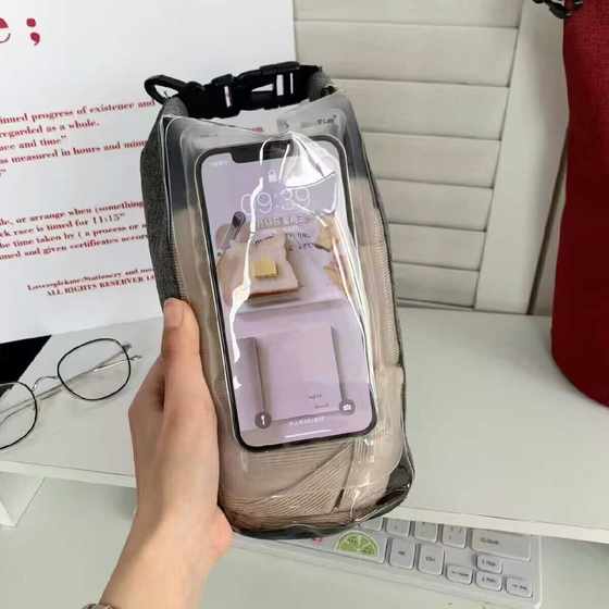할인을 받기위한 특별 제안! 휴대용 비오는 래프팅 터치 스크린 대용량 방수 투명 휴대폰 가방 파편 저장 백
