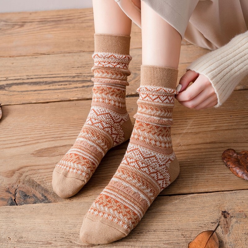 Women's Retro Mid-Calf Socks with Jacquard Stripes, Trendy and Stylish, Slouch Socks, Japanese Style, Versatile, Preppy Style, Thick and Warm Women's Retro Mid-Calf Socks with Jacquard Stripes, Trendy and Stylish, Slouch Socks, Japanese Style, Versatile, Preppy Style, Thick and Warm