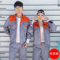 Оранжево -красная модель высокого качества на оранжевом и сером