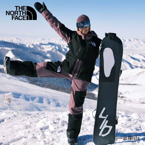 Куртка для гонкой на северных женских лыжах на открытом воздухе.