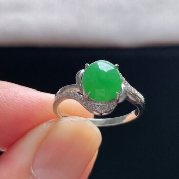 A-quality jade spinach green 18k gold and diamond ring