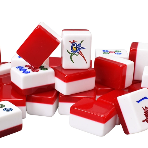 御圣 Mahjong Brand потирает среднюю 38 -мм высокую руку, играя в карту Mahjong