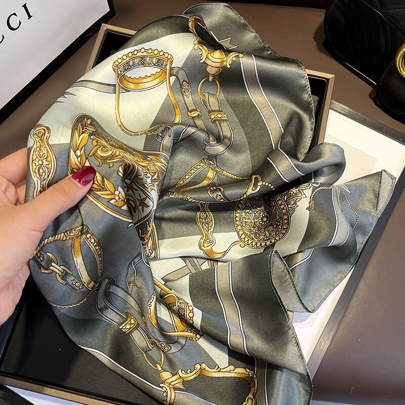 Luxe new color matching metal chain green business hand-rolled mulberry silk silk square scarf for women