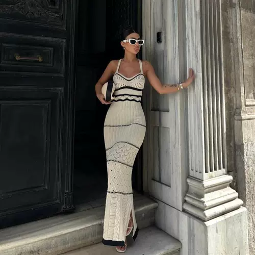 Летнее трикотажное платье, длинная юбка, французский стиль, стиль бохо, в обтяжку, с акцентом на бедрах