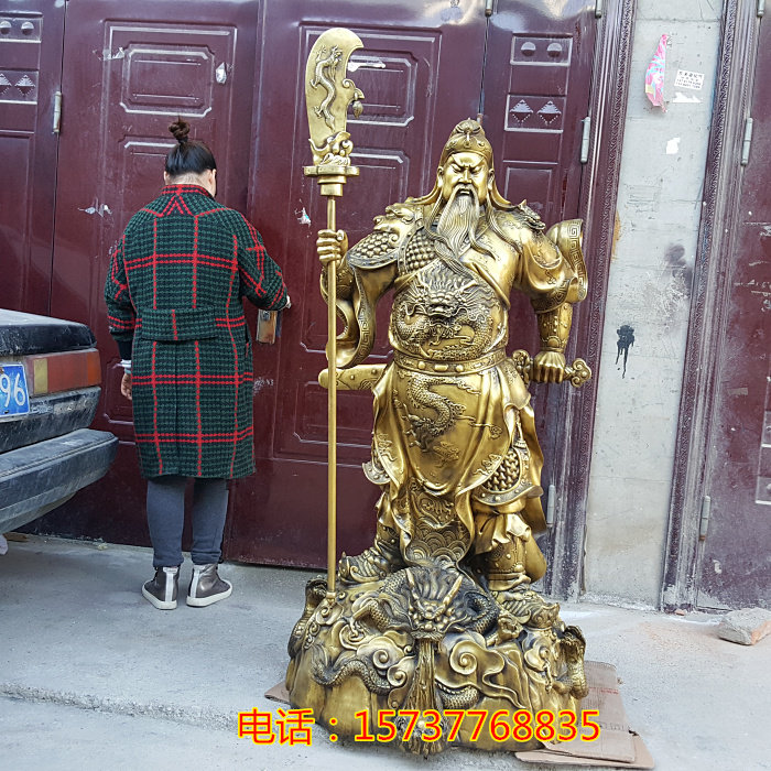 The large copper statue of Guan Gong in Kowloon is 1.68 meters high