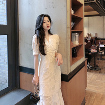 Europe station 2020 new French niche bellflower first love lace white thin V-neck dress female European goods tide