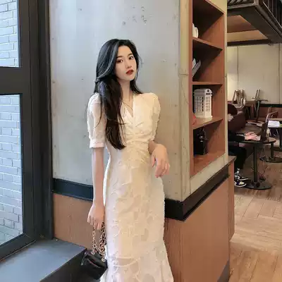 European station 2020 new French niche Platycodon grandiflorum first love lace white thin V-neck dress women European tide
