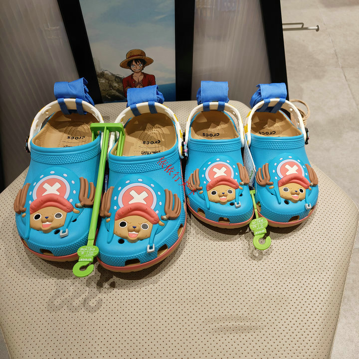 In Stock Crocs Men's and Women's Shoes One Piece Chopper Print Parent-Child Clogs Sandals 212794