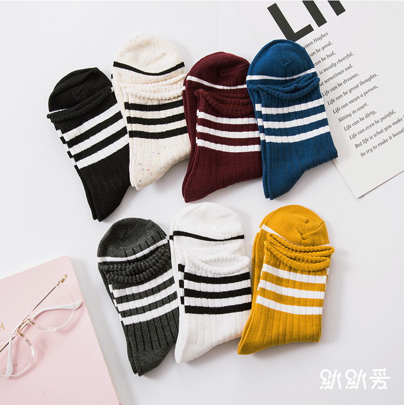 Cao su gió ống vớ nữ vớ thủy triều Phiên bản Hàn Quốc mùa thu đông của người mẫu sọc cá tính sọc chồng chất vớ mạng thủy triều đỏ tất vớ