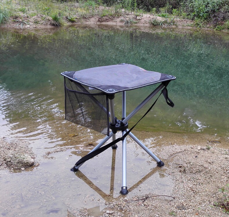 Light loaded line portable folding stool folding chair plate stool fishing stool Mazza Outdoor Writing students on the four corners of the train
