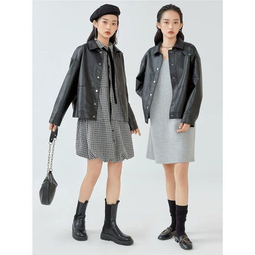 Черная короткая полиуретановая куртка, свободный крой