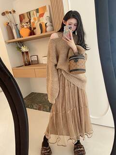 2025 autumn and winter sequin design off-shoulder fashionable sweater women's loose mid-length lazy atmosphere outer knitted jacket