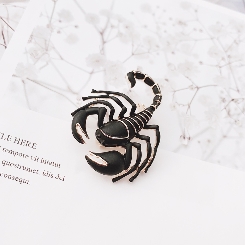 Korean fashion trendy black elegant scorpion brooch retro metal pattern collar pin cool jewelry pin