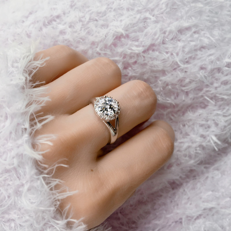 Minimalist streamlined luxury style Fashion Temperament Wedding Ring Courting Wedding Bride 1 Carat Emulation Diamond Ring Ornament Woman