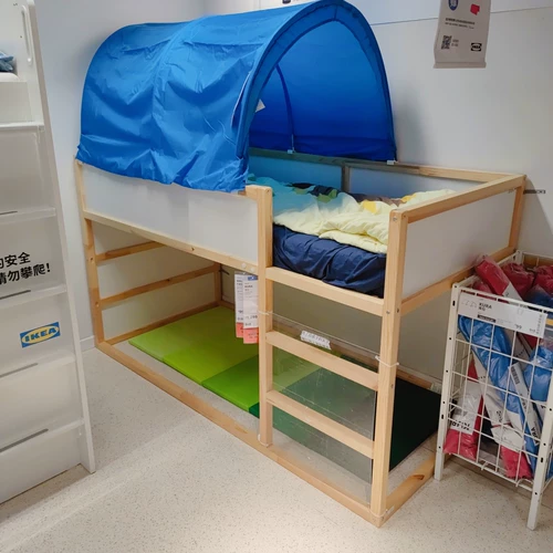 Двойное кровати с двойным кроватями Ikea Cura Dual -Eruge High и Low Loids Upper и нижние кровати на верхних и нижних слоях кроватей могут перевернуть весь ограждение с твердым деревянным ремнем