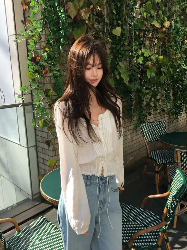 Miss Pan Peter 2026 New Korean Style Gentle Lace Collar Waist-Cinching White Shirt for Women, Loose Fit and Slimming