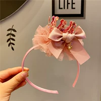 Голубо-розовая марлевая повязка на голову с короной