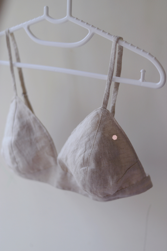 Double-Sided Linen Handmade Underwear/No Underwire, No Cotton Padding, Anti-Bump/Loose Fit, Non-Binding/Pull-Over Bra Double-Sided Linen Handmade Underwear/No Underwire, No Cotton Padding, Anti-Bump/Loose Fit, Non-Binding/Pull-Over Bra