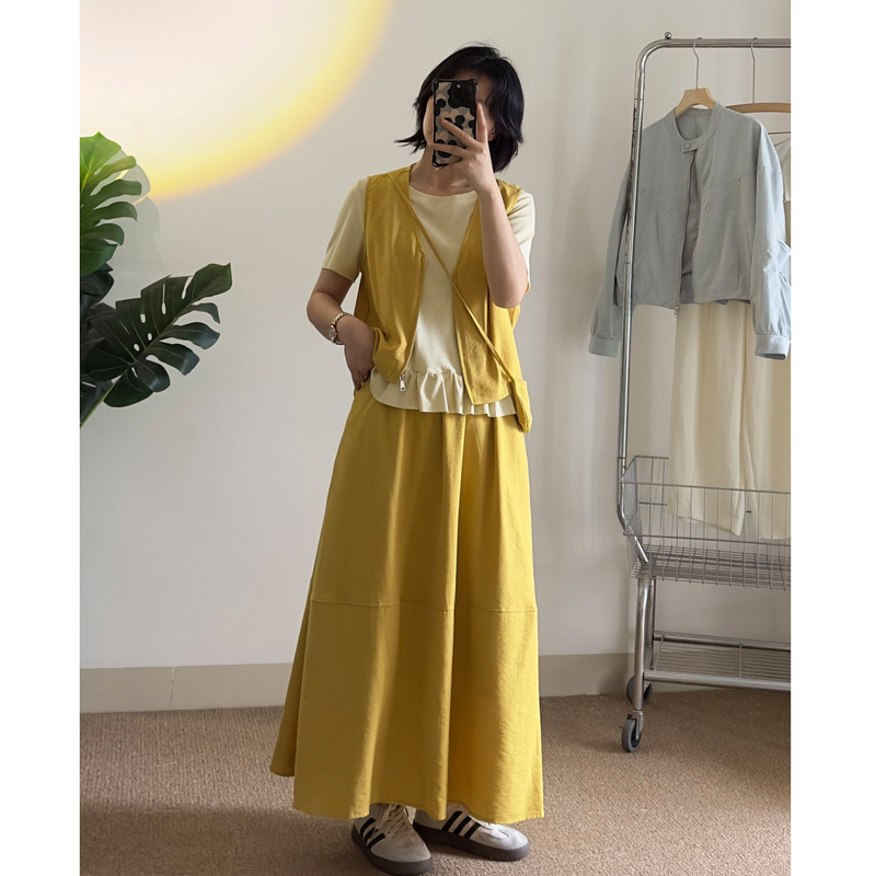 Summer New Fashion Outfit for Petite Women: Slim-Fit Casual Vest, Short-Sleeve T-Shirt, and Skirt Three-Piece Set