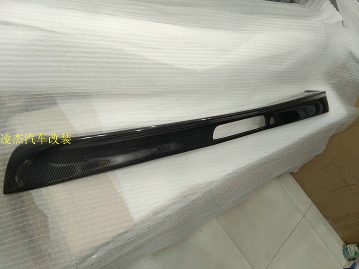 Sư tử biển Hiace 05-17 hai loại ba loại bốn loại MTS phần đuôi bằng sợi carbon đặc biệt đuôi lướt gió ertiga 2020