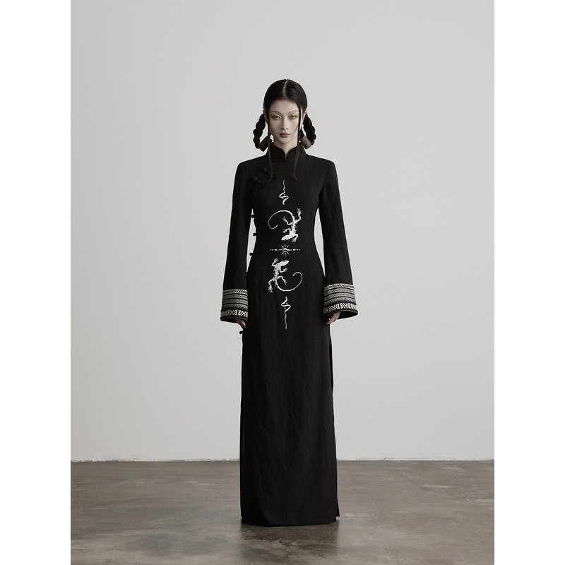 Indulge Gecko·Embroidered Stand Collar High Slit Slim Waist Long Cheongsam Slim Long Sleeve Dress Indulge Gecko·Embroidered Stand Collar High Slit Slim Waist Long Cheongsam Slim Long Sleeve Dress