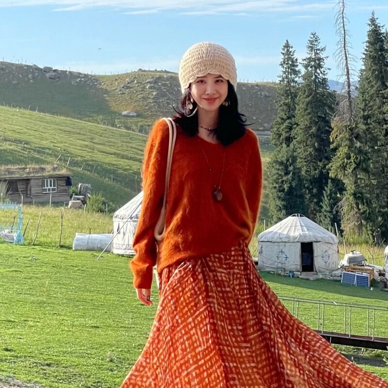【Golden Autumn】French Pastoral Style Orange V-Neck Knit Sweater for Women, Loose Pullover Sweater for Early Autumn Wear