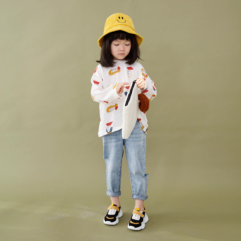 Li Xiaoxian children's clothing 2022 autumn new boys and girls Korean version of the hole washed jeans casual children's trousers