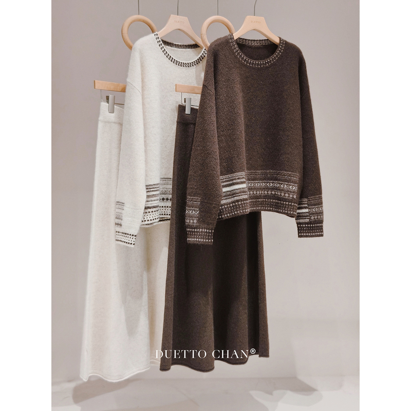Duetto Altay Golden Yak Wool High Warmth Round Neck Sweater/Flared Skirt Set Duetto Altay Golden Yak Wool High Warmth Round Neck Sweater/Flared Skirt Set