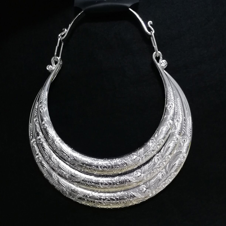 Yunnan Ethnic Wind Female Ornament Miao Silver Exaggeration Money Circle Acting Out of Accessories Bar Tea Room Wall Decoration Silver