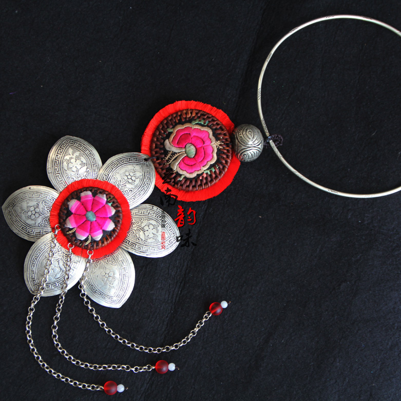 Yunnan retro national wind exaggerated Miao silver large item ring embroidered pendant necklace with female original ornament old embroidered handmade embroidery