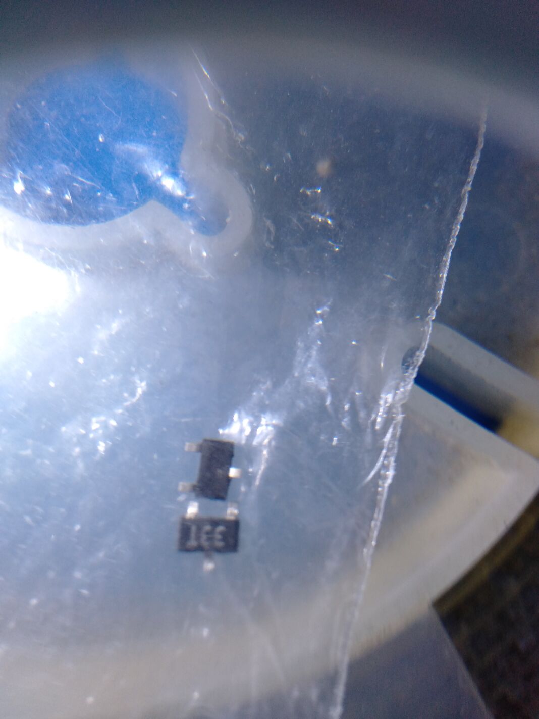 2SC2757 2SC2757 SOT-23 patch crystal tertiary tube web version printed T33 original dress