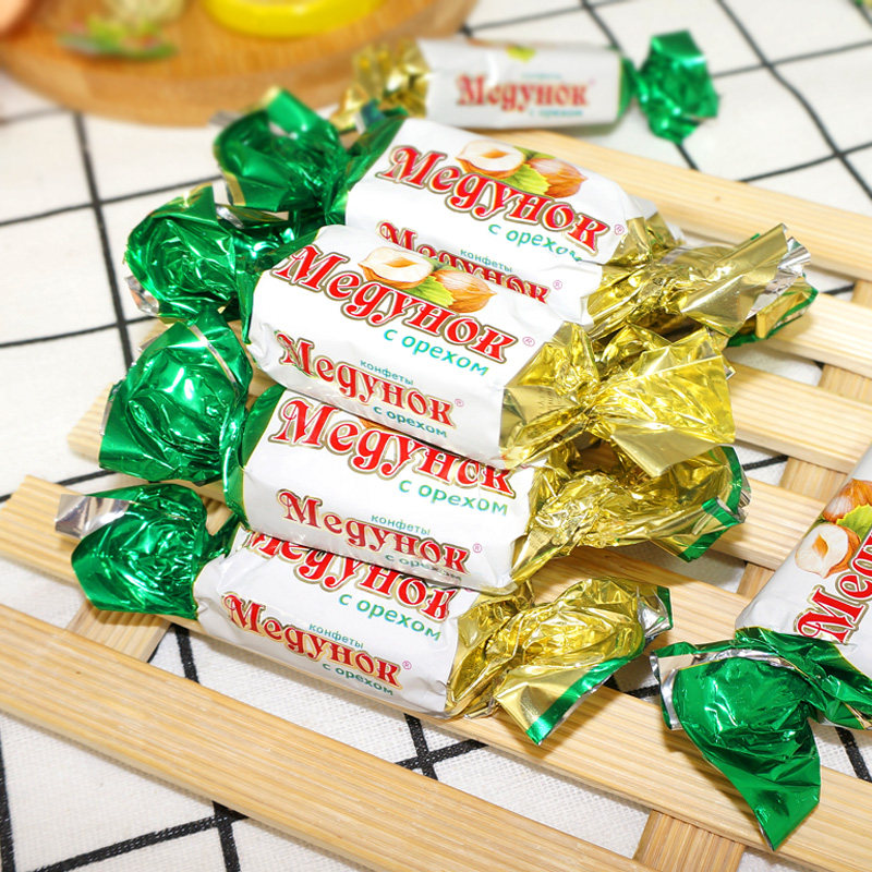 Russia imported chocolate peanut candy hazelnut raisin sandwich casual snack new year happy candy bulk 500g