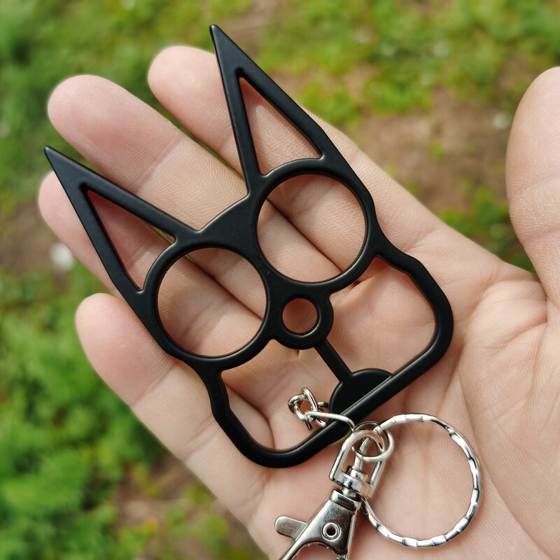Outdoor Portable Self-Defense Metal Keychain with Cute Kitten Design for Girls, Anti-Wolf Personalized Keychain Gadget