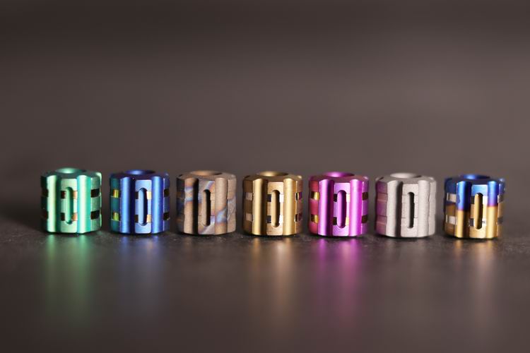 Hong Kong MG titanium alloy knife drop W model (tritium light G upgraded version) mobile phone pendant tail rope crash pendant