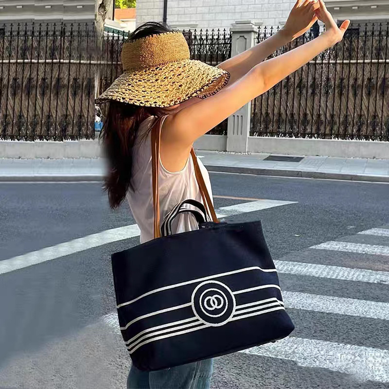 Tweed Style Canvas Bag Large Capacity Work Clothing and Leisure Tote Bag Navy Stripes Beach Bag Single Shoulder Shopping Travel Bag