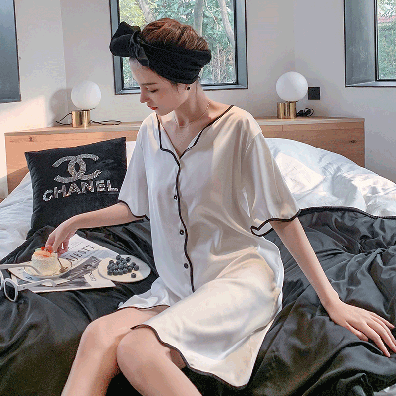 19579 White stroked nightdress