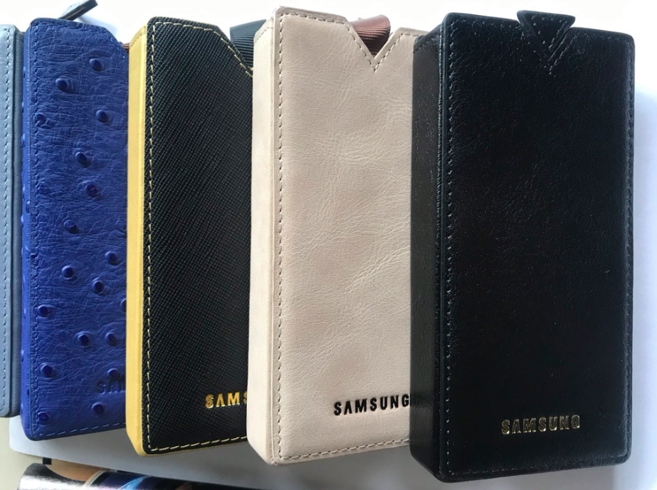 Suitable for Samsung W2018 mobile phone protective sleeve spot SAMSUNG W2018 protection of hard shell full-pack anti-grinding leather sheath
