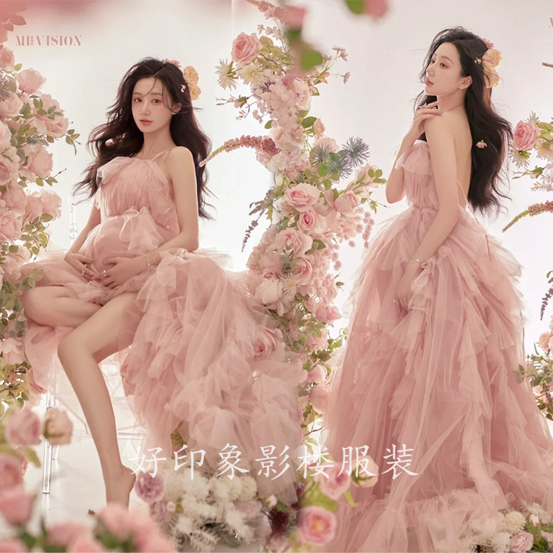 Photo Studio's New Maternity Photography Theme Clothing, Pregnant Mother's Belly Photo Shoot, Beautiful and Fairy-Like Pink Wedding Dress